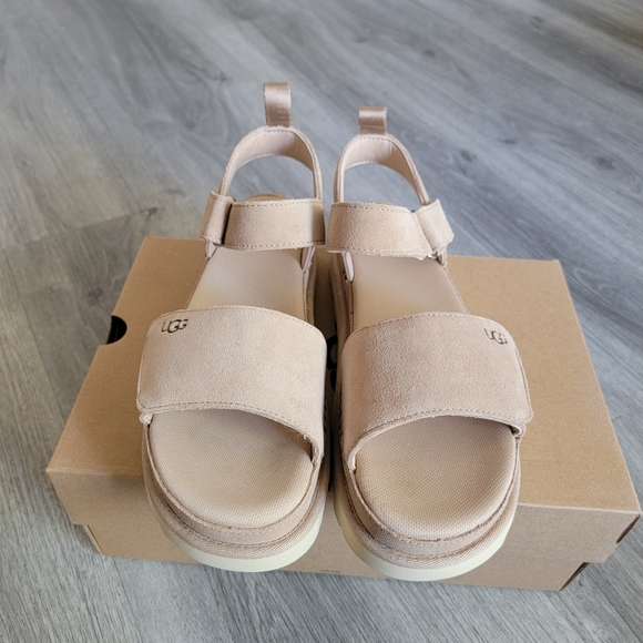 UGG  Goldenstar Platform Sandal - Picture 4 of 10